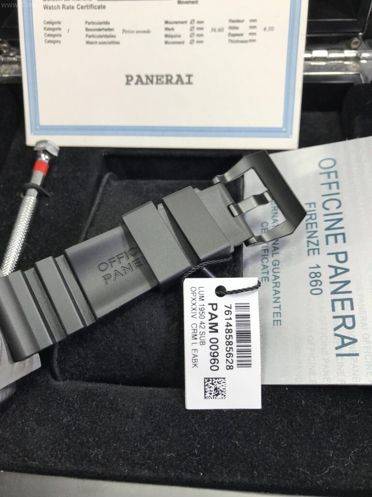 Panerai PAM960 Submersible Carbotech Black Dial 42mm Swiss เรือนรมดำ เข็มสีฟ้า 03