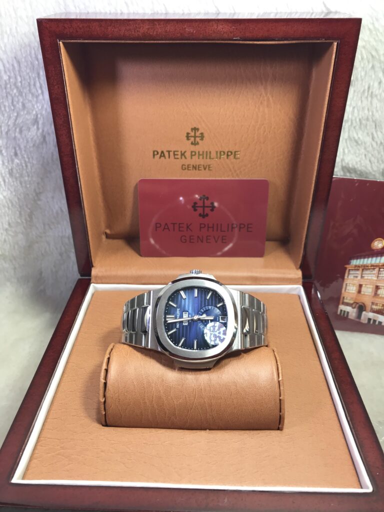 Patek Nautilus Moon 5726-1A Blue 40mm GR Swiss เรือนเงิน หน้าน้ำเงิน พระจันทร์ สายเหล็ก 06